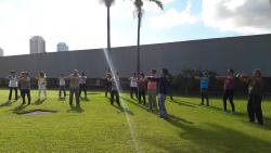 Aula de Tai-chi-chuan ao ar livre